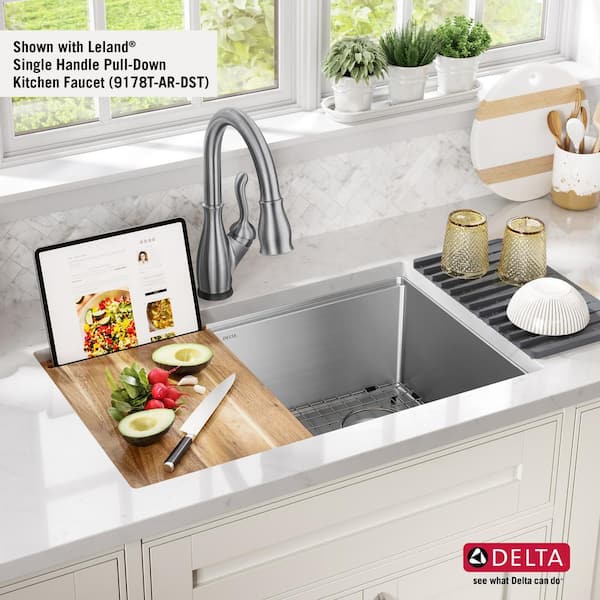https://images.thdstatic.com/productImages/dc8103b5-a5d9-4f4a-aa2b-1248b230aca4/svn/stainless-steel-delta-undermount-kitchen-sinks-95b932-30s-ss-1d_600.jpg