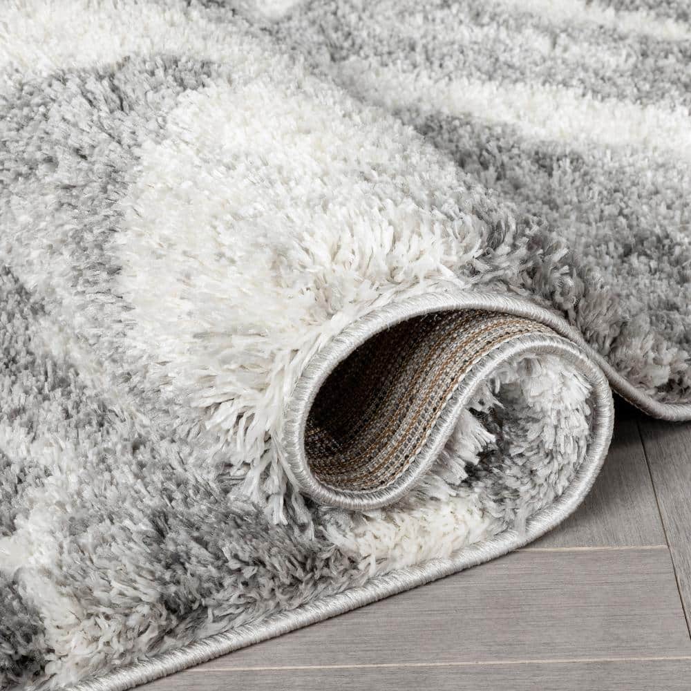 Celeste Chevron Shimmer Gray Reversible Shag Rug for Kids 3'11" x 5'3"