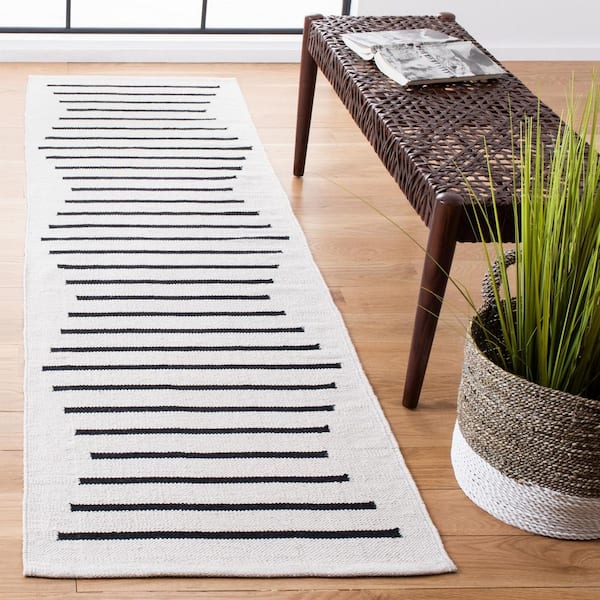 Montauk Ivory/Black 2 ft. x 6 ft. Chevron Lines Runner Rug