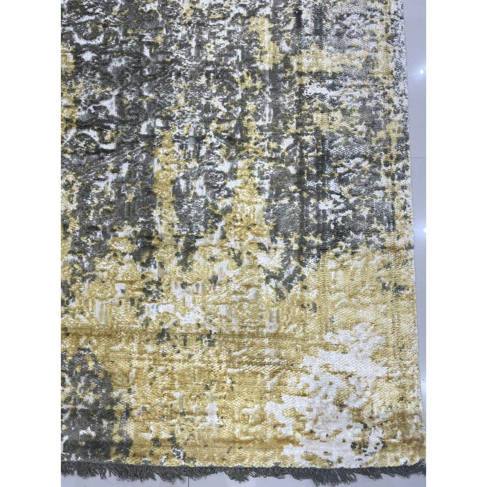 Ivory and Gold Hand-Knotted Wool Transitional Area Rug, 7' x 9'