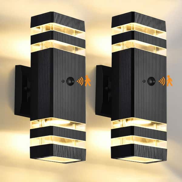 Outdoor Wall Light 7W 3000K 600 Lumen 120° Black Motion Sensing Dusk to Dawn LED Flood Light 2 Pack