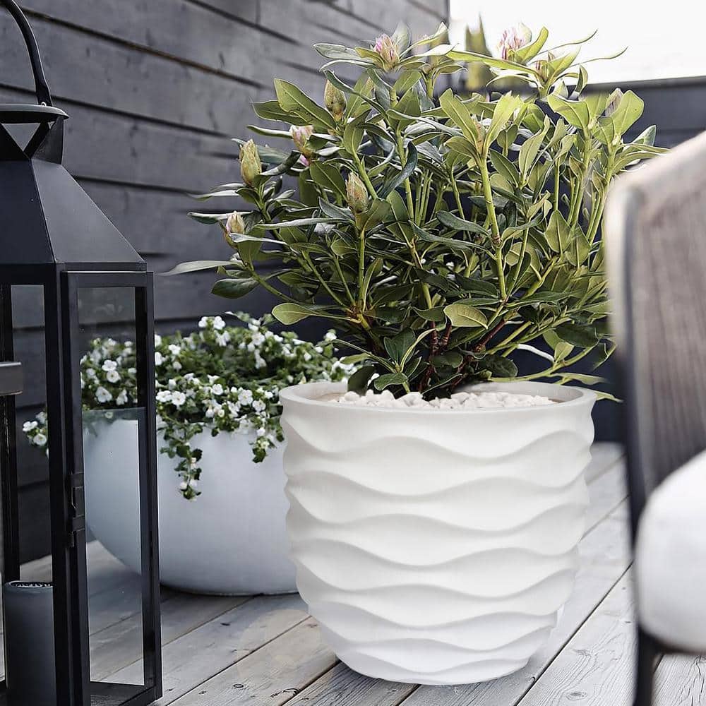 White Wavy Magnesium Oxide Round Planter, 16-Inch