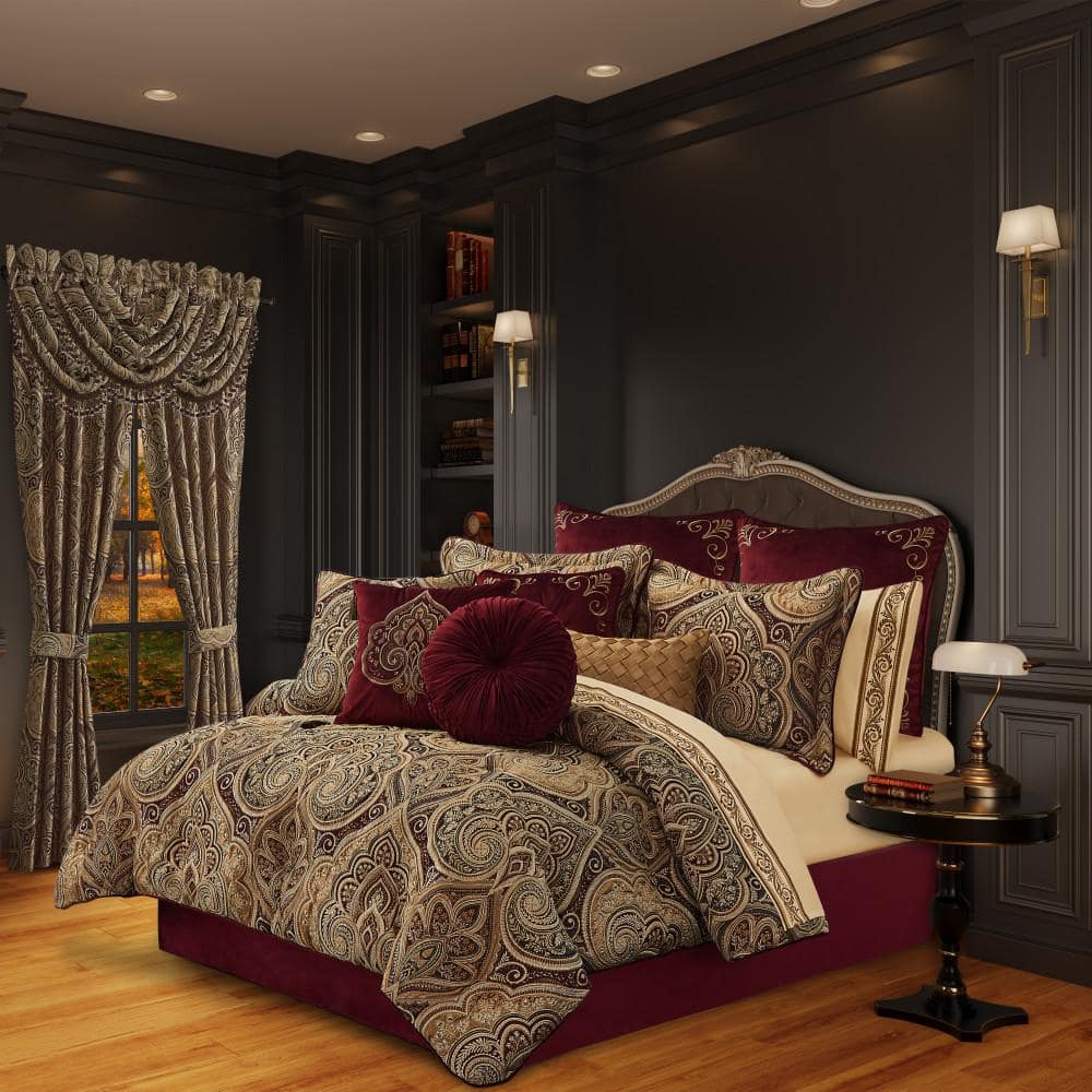 Bordeaux 4-Pieces Crimson Polyester King Comforter Set