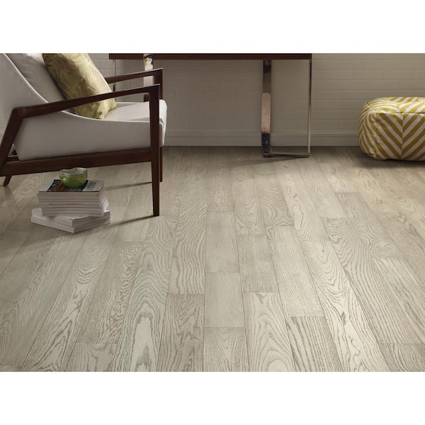 Shaw Morganton Reunion White Oak 3/8 in. T X 5 in. W Tongue and Groove Engineered Hardwood Flooring (29.53 sq.ft./case)