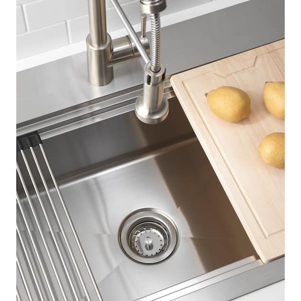 https://images.thdstatic.com/productImages/dcd17e1b-3cfe-44de-90b4-9a35444a1d5d/svn/brushed-stainless-glacier-bay-sink-strainers-7043-103bs-fa_600.jpg