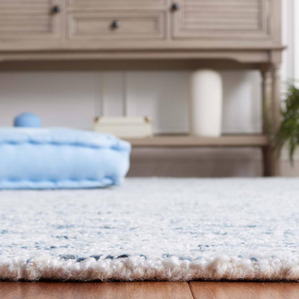 Light Blue Hand Tufted Wool and Synthetic Area Rug, 4' x 6'