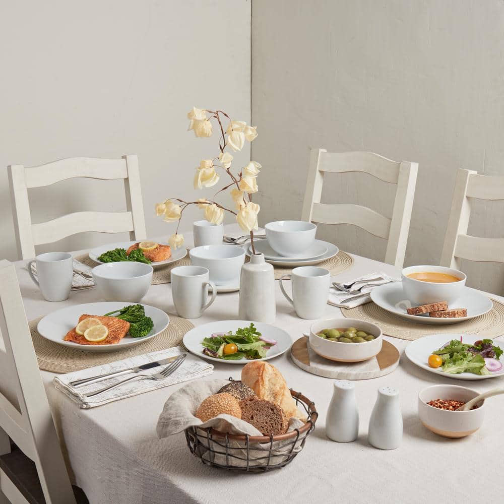 White Porcelain 16-Piece Round Dinnerware Set