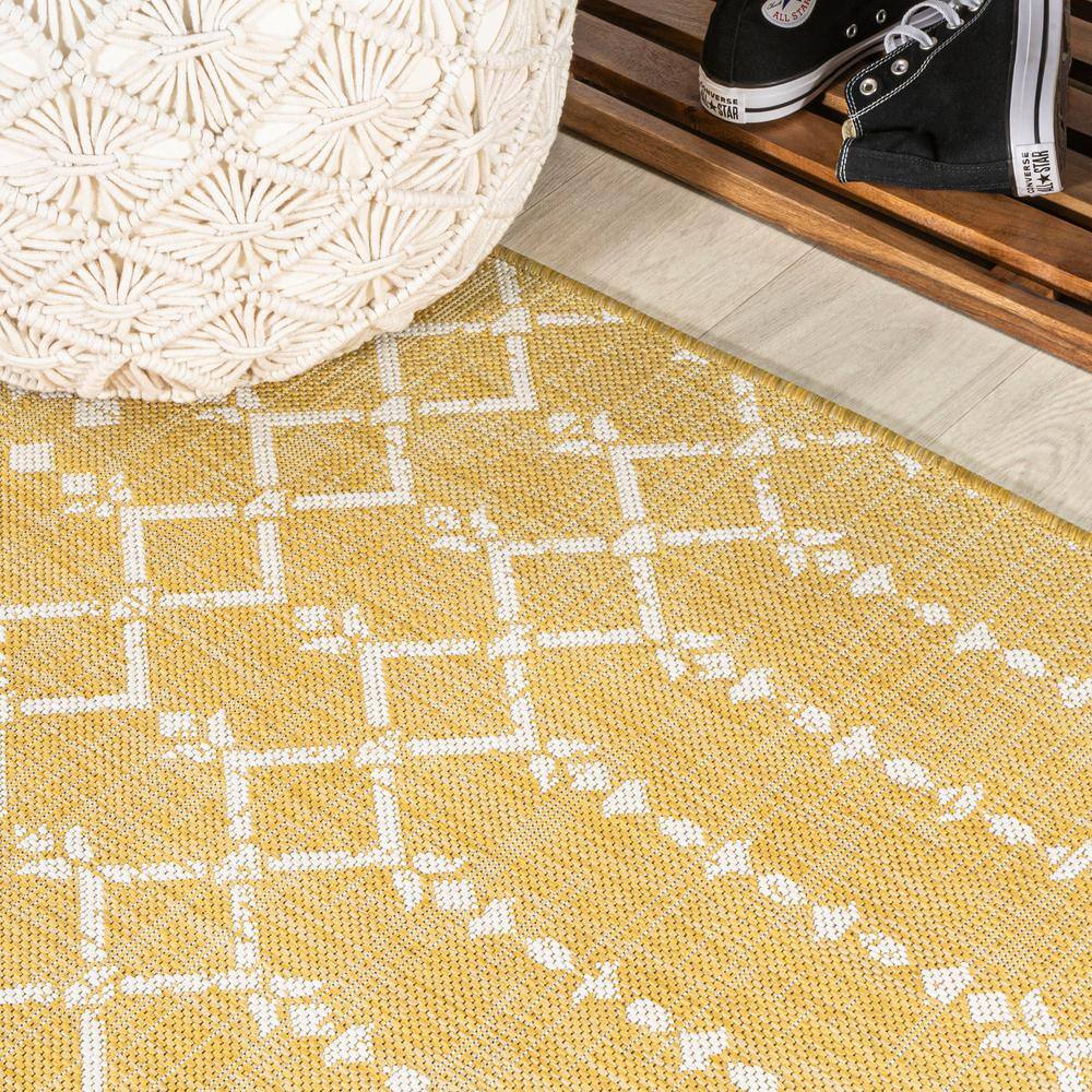 Boho-Chic Moroccan Geometric Black and Gray 5' x 7' Outdoor Area Rug