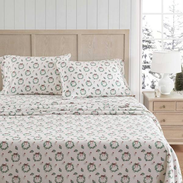 Wreaths and Mistletoe 4-Piece White/Green Flannel Cotton Queen Sheet Set