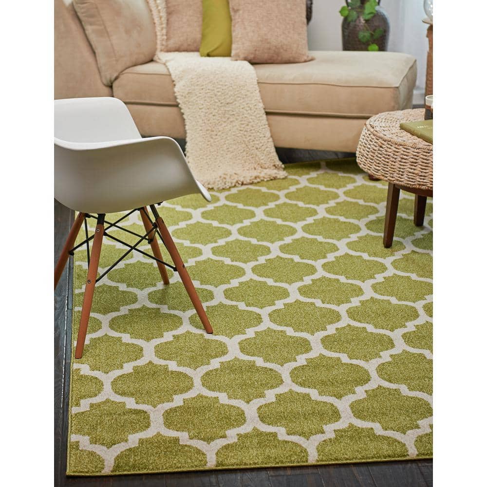 Light Green Trellis 5'x8' Easy-Care Synthetic Area Rug