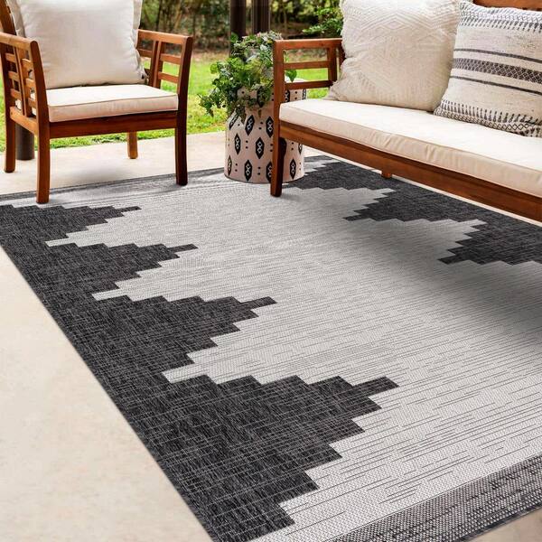 Djugun Black/Charcoal/Off White 7 ft. Round Area Rug