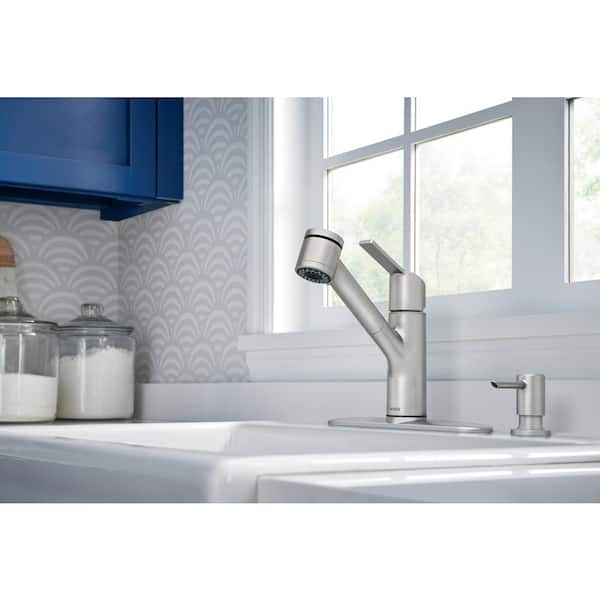 Moen Sombra Single Handle Pull Out
