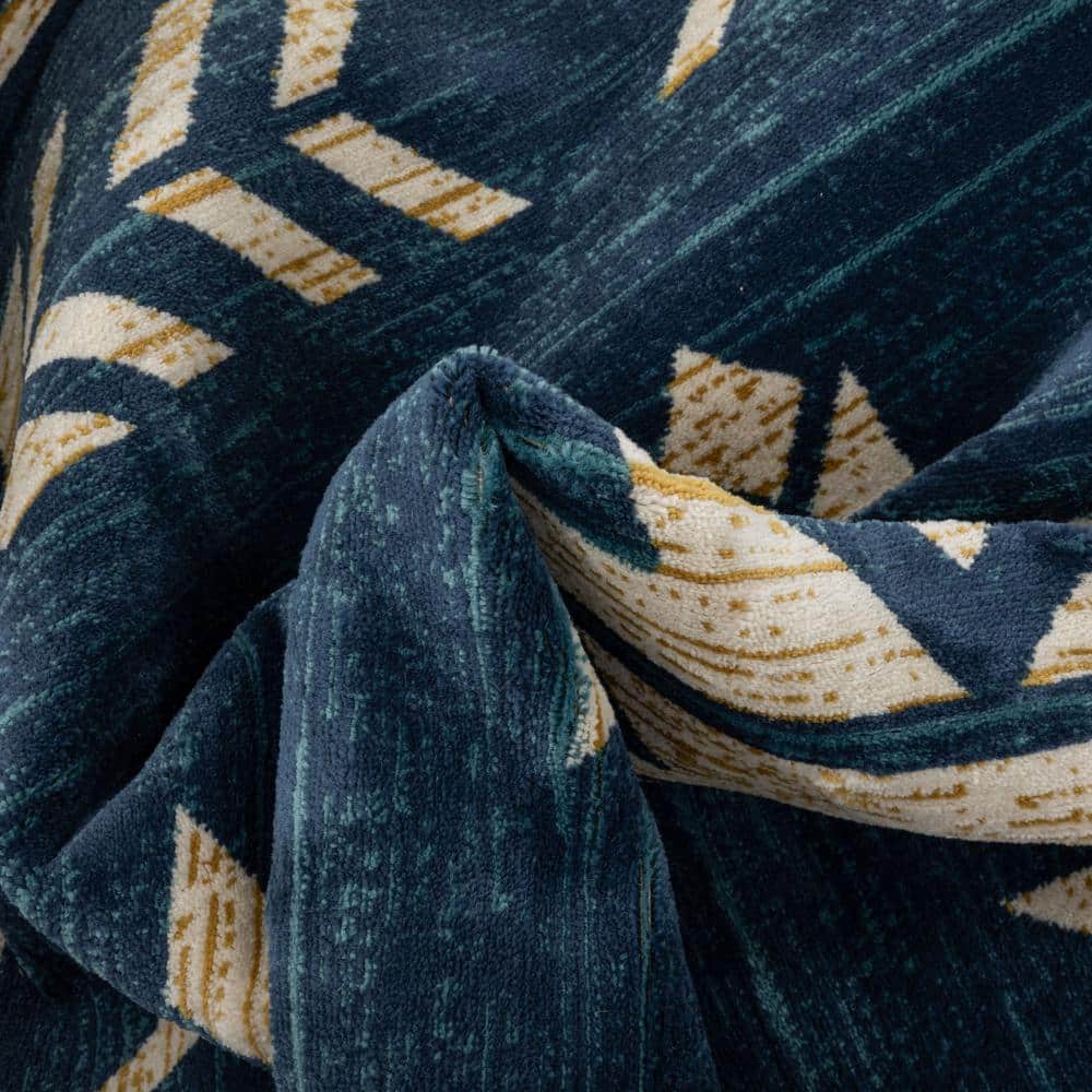 Tulsa Blue and Beige Southwestern Tribal 5' x 7' Area Rug
