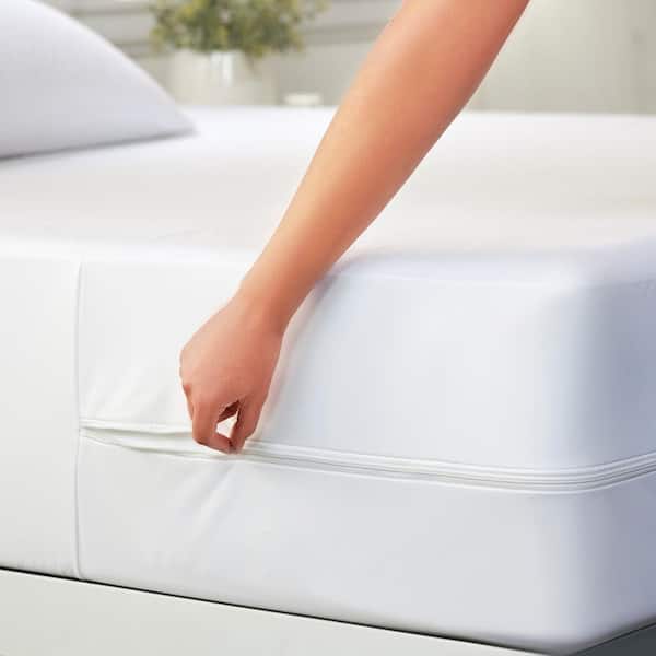 https://images.thdstatic.com/productImages/dd4748e0-efab-4dd1-9bde-1583712c2501/svn/mattress-covers-protectors-hs-bedb-full-white-fa_600.jpg