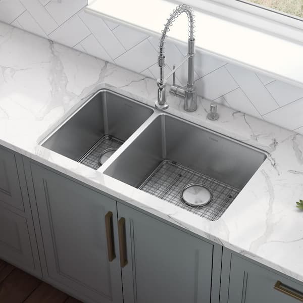 https://images.thdstatic.com/productImages/dd61cbca-8a5b-4b03-8445-ed000119d97d/svn/brushed-stainless-steel-ruvati-undermount-kitchen-sinks-rvm5307-e1_600.jpg