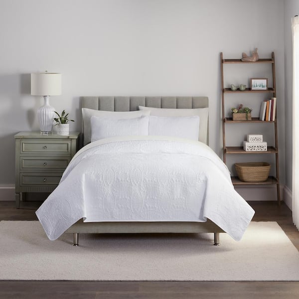 Unbranded Classic Medallion Pinsonic 2-Piece White Solid Polyester Twin Quilt Set