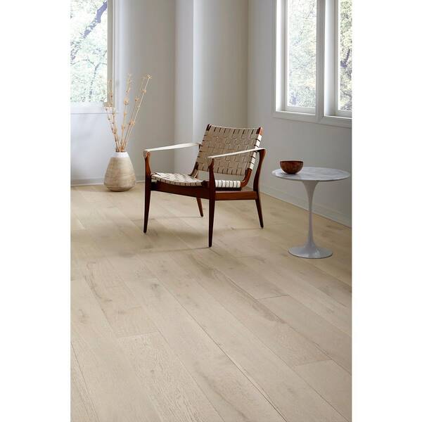 Aspen Flooring European White Oak Winter 5 8 In T X 7 5 In W X Varying Length Engineered Hardwood Flooring 26 99 Sq Ft Case Phxcf220 The Home Depot