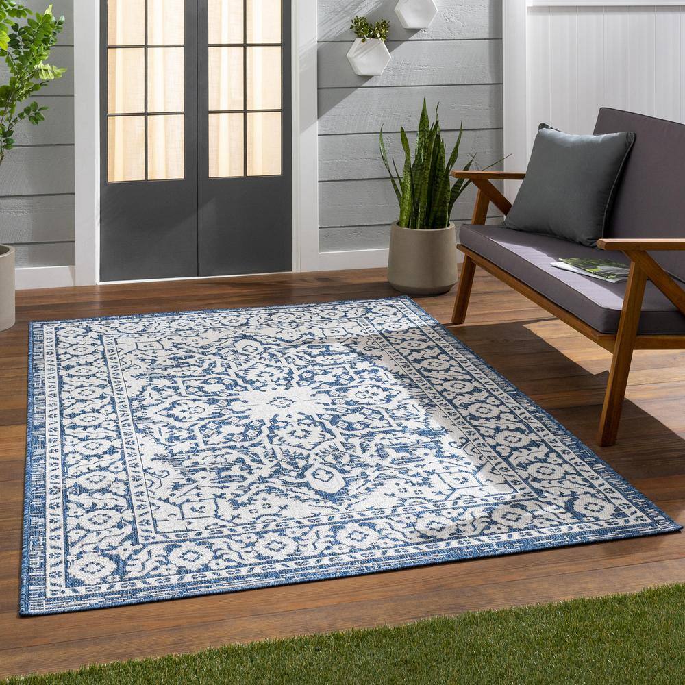 Easy-Care Denim Blue 6'7" Synthetic Round Outdoor Rug