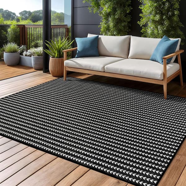 Arrow Black 5 ft. x 7 ft. Chevron Striped Washable Indoor Outdoor Area Rug