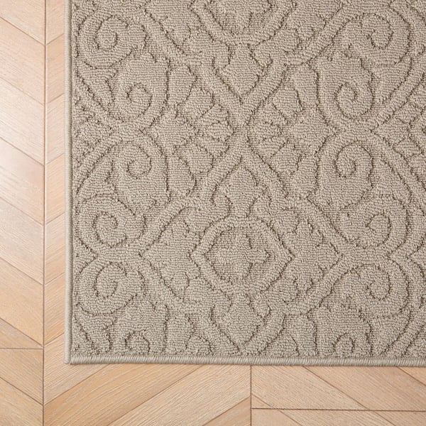 Feya Solid Linen 2 ft. x 4 ft. Tufted Medallion Polypropylene Accent Rug