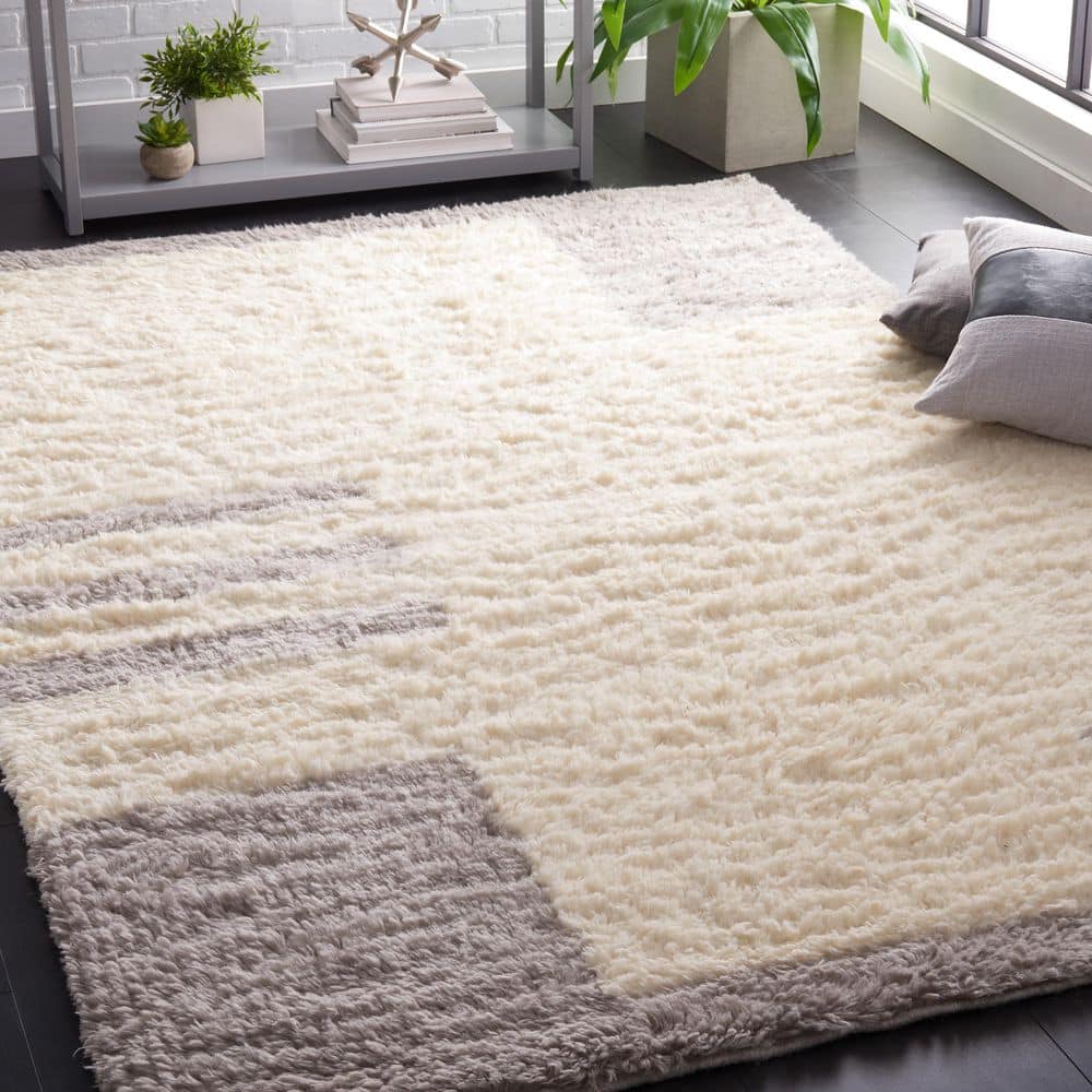 Casablanca 4 ft. x 6 ft. Gray/Ivory Geometric Area Rug price history on PriceWatchPro