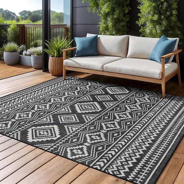 89.5×197 “Black Diamond” ViNTAGE RUG Black Diamond Design Plastic Outdoor Area Rug, 5x7 | At Home