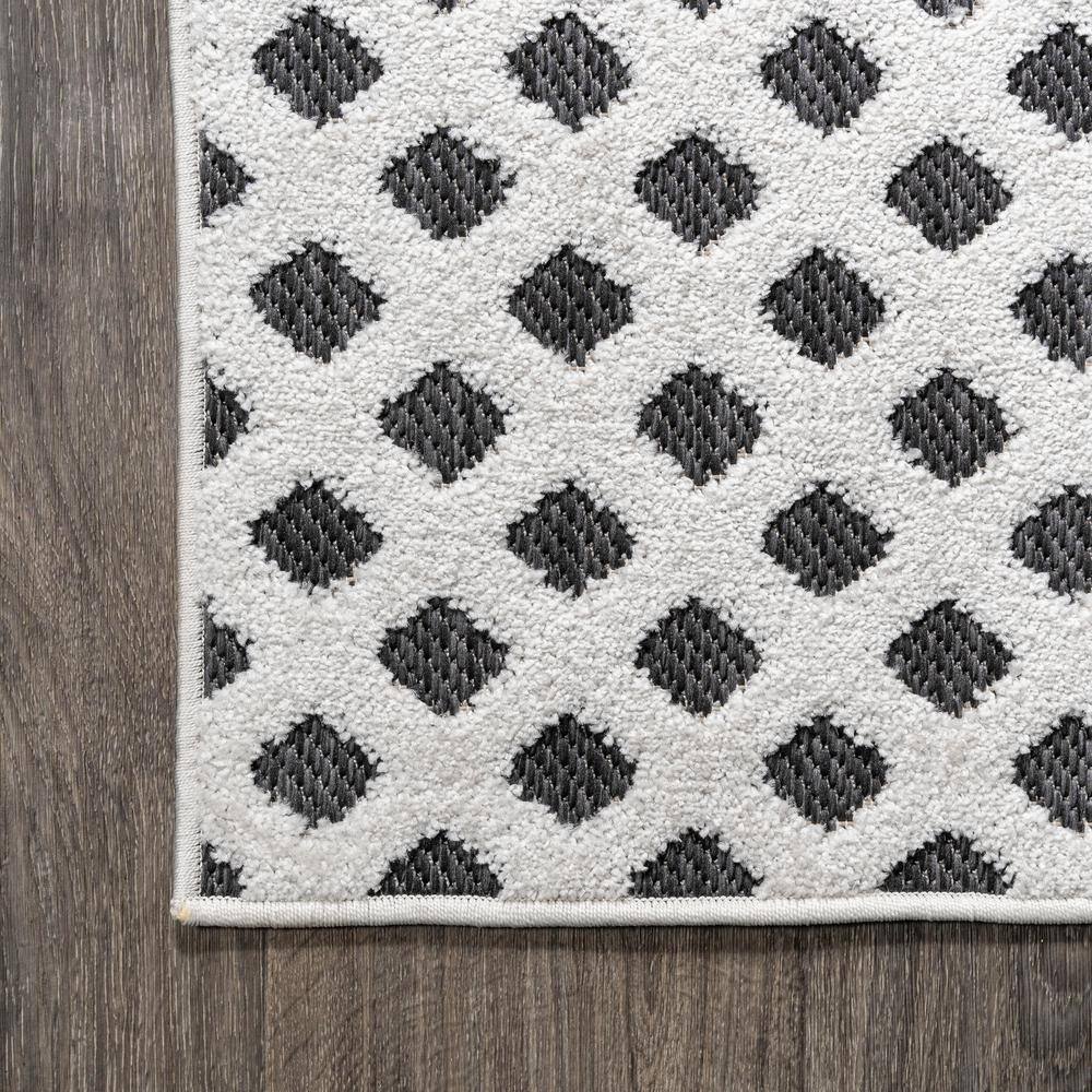 4' x 6' Black Synthetic Reversible Trellis Rug
