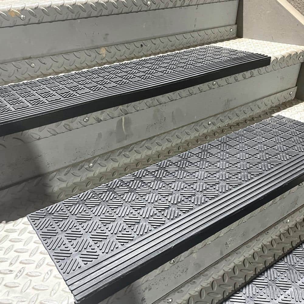 30 x 10 in. Dark Rubber Bull Nose Stair Tread Set, 4 Piece