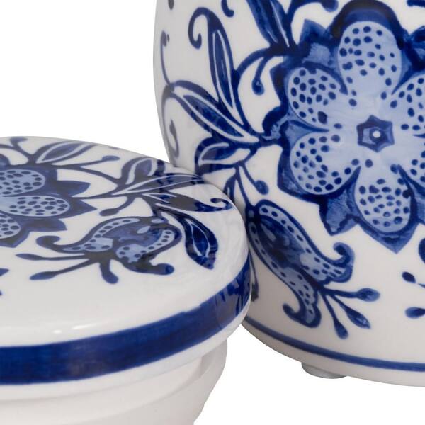 Liv & Skye 8 oz. Blue/White Lavender Verbena Scented Chinoiserie