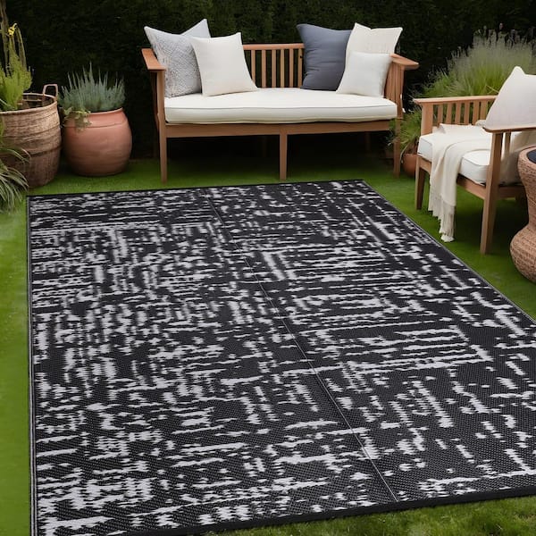 10 X 13 Black White Lightweight Geometric Reversible Plastic Indoor Outdoor Area Rug