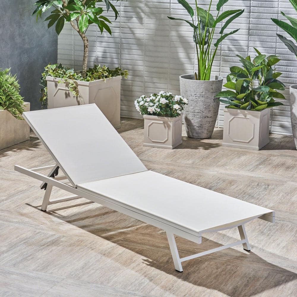 Outdoor Rust-Proof Metal Chaise Lounge for Beach, Picnic, Patios, Backyards