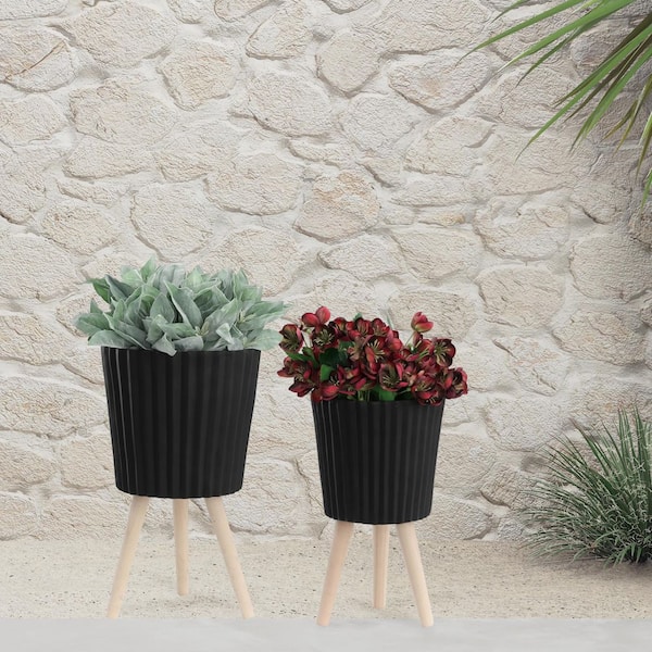Liv & Skye 10 in. and 12 in. Black Resin Ridged Decorative Planter