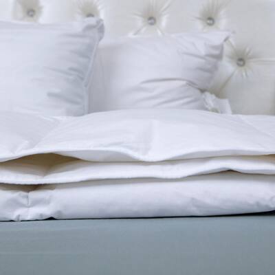 Light Warmth White Twin Goose Down Comforter