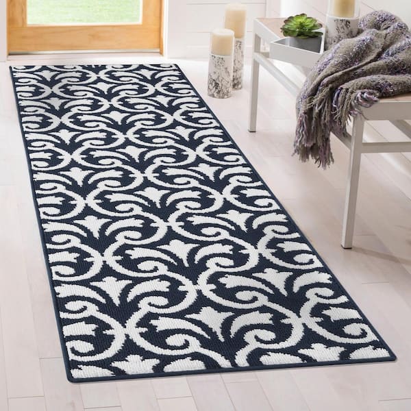 https://images.thdstatic.com/productImages/de80384e-e0b5-4a63-816f-a743d713fb23/svn/navy-and-white-jean-pierre-area-rugs-yma016671-1f_600.jpg