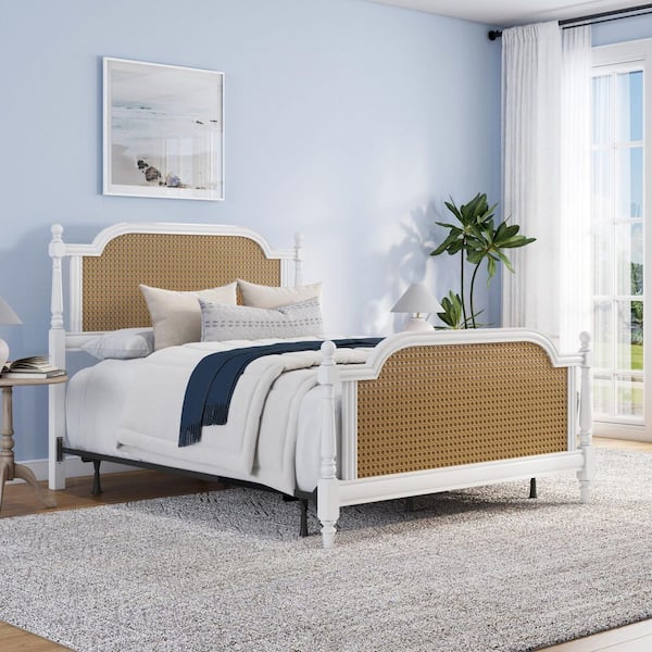Hillsdale Furniture Melanie White Metal Frame Queen Panel Bed