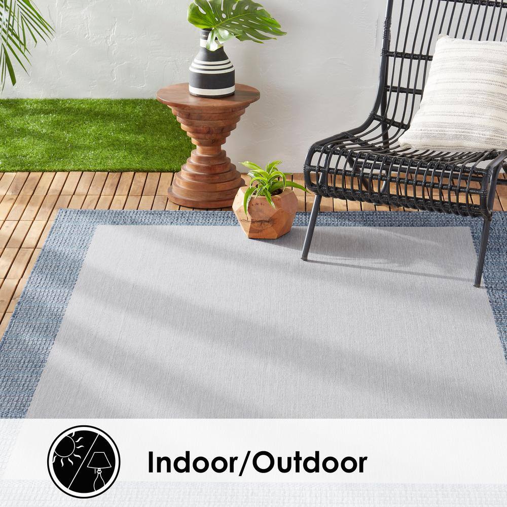 5'2" x 7'2" Gray and Blue Synthetic Indoor/Outdoor Rug