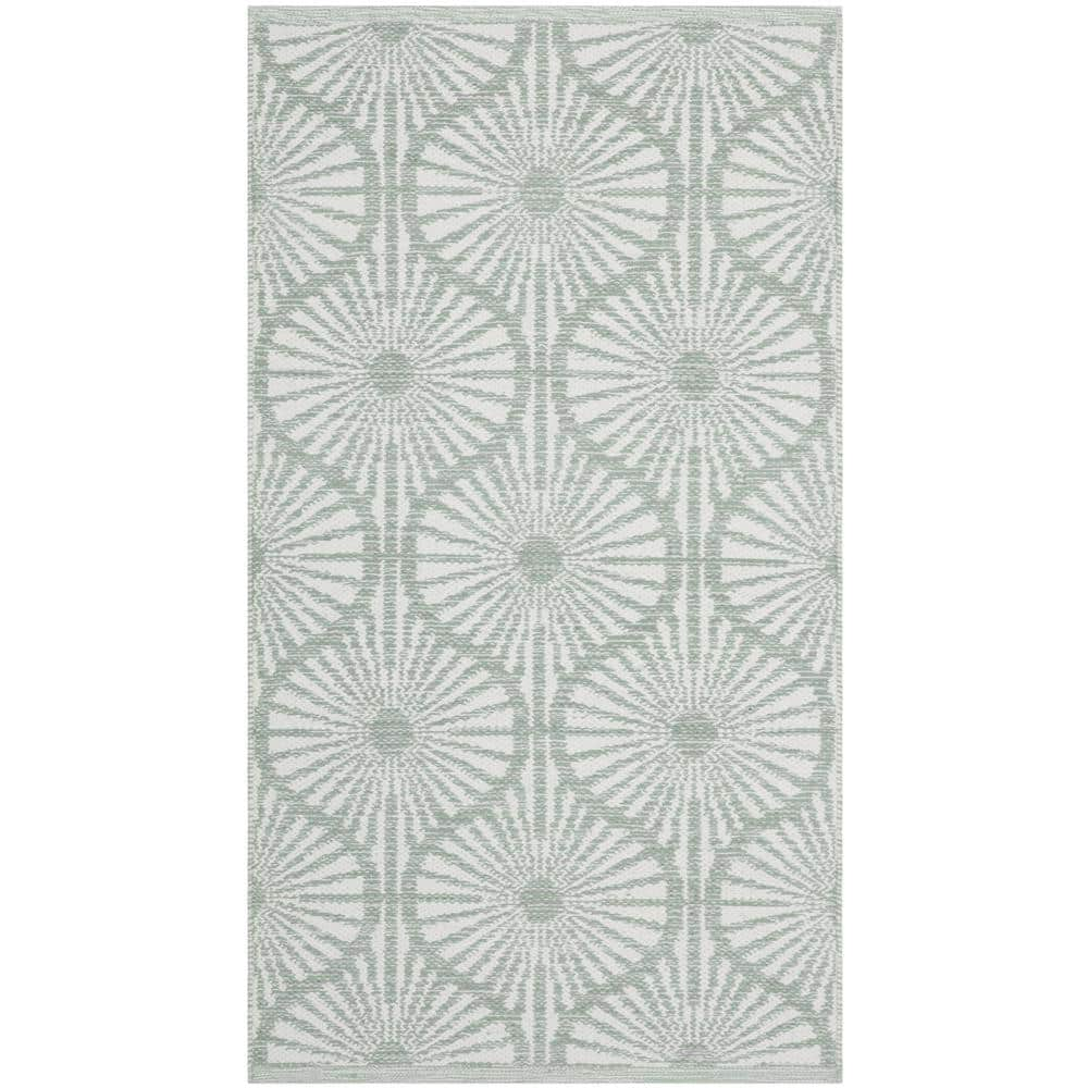 SAFAVIEH Montauk Light Green/Ivory 2 ft. x 4 ft. Floral Trellis