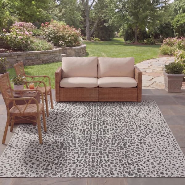 Courtyard Gray/Black 8 ft. x 11 ft. Cheetah Geometric Indoor/Outdoor Area Rug