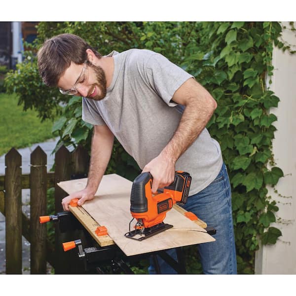 BLACK+DECKER 20V MAX Lithium-Ion Cordless Jigsaw with (1) 20V 1.5Ahr  Battery and Charger BDCJS20C - The Home Depot