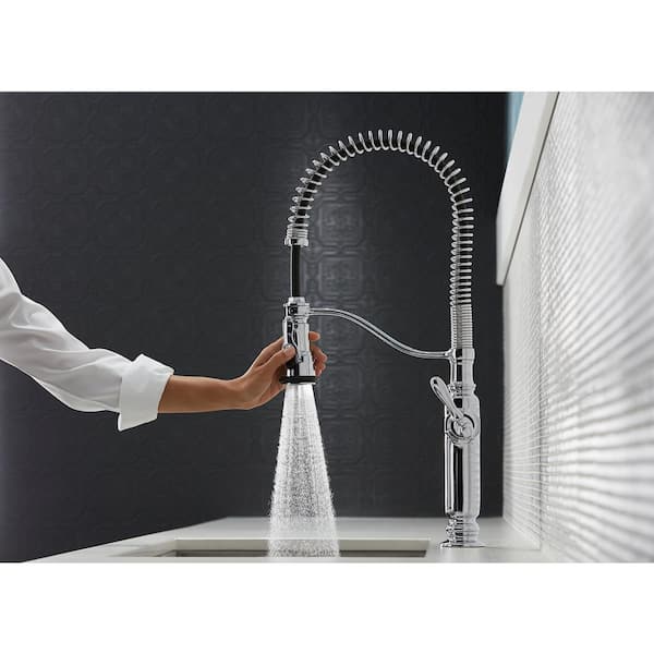 Tournant Single-Handle Pull-Down Sprayer Kitchen Faucet in Vibrant Stainless
