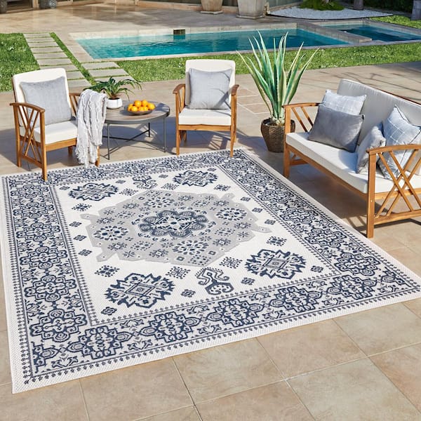 Ringley Gavin Cream 9 ft. x 13 ft. Oriental Medallion Indoor/Outdoor Area Rug