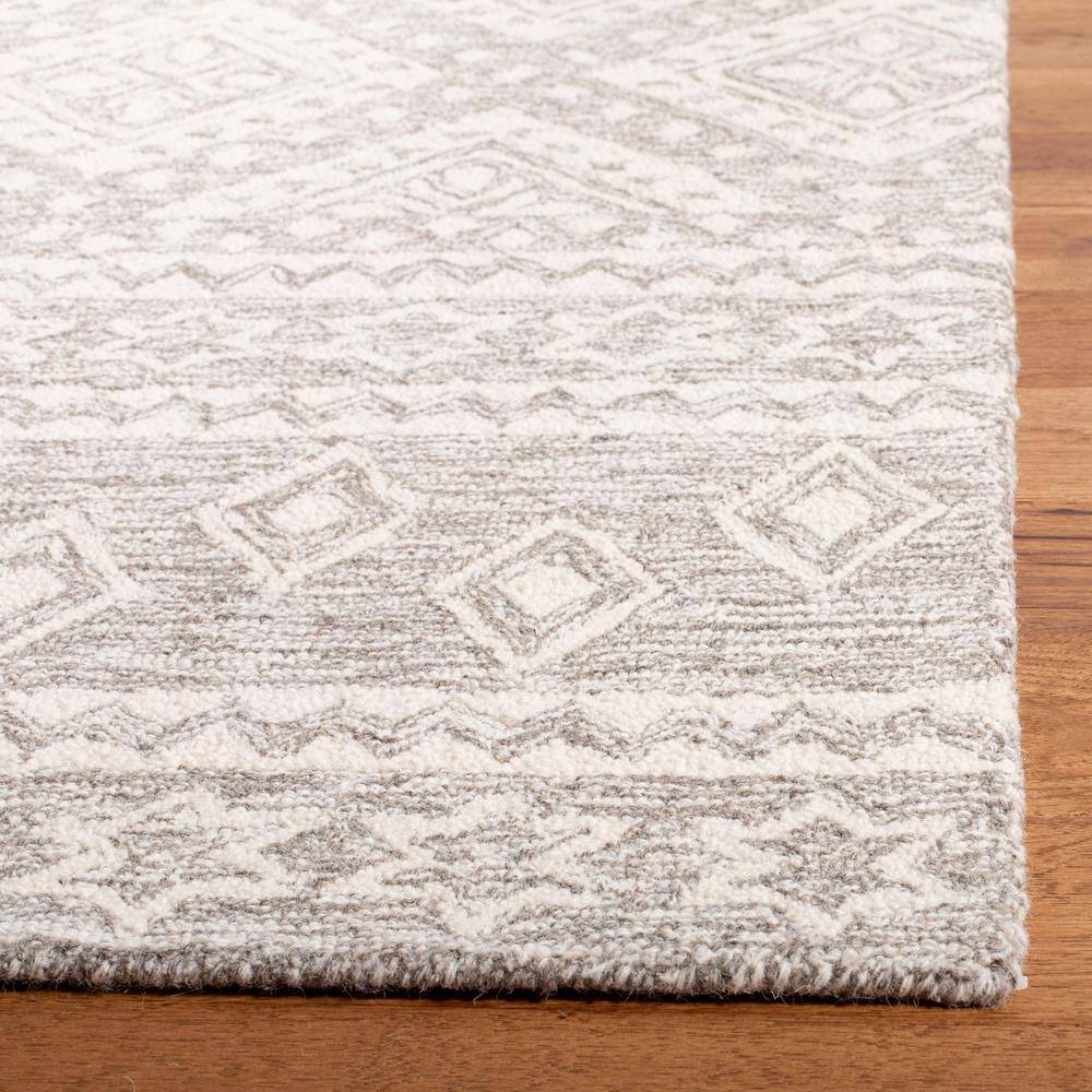 Hand-tufted Elegance Round Gray Wool 59" Area Rug