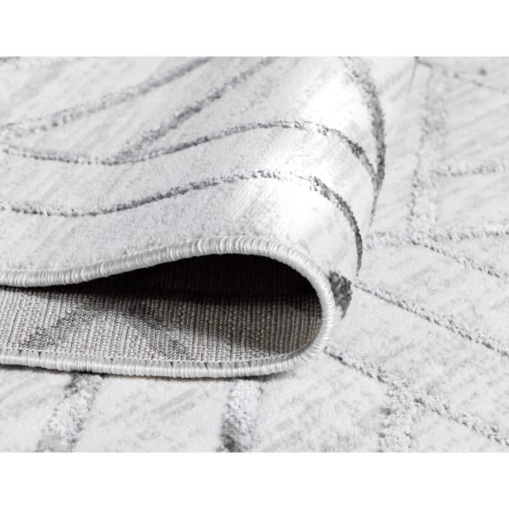 White Trellis Synthetic Stain-Resistant 8x10 Indoor Rug