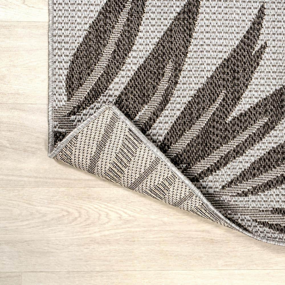 Gray/Black Floral Synthetic Reversible Rectangular Area Rug 5x8 Feet