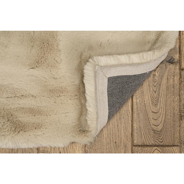 Rocco Faux Rabbit Pale Gray 8x10 Area Rug