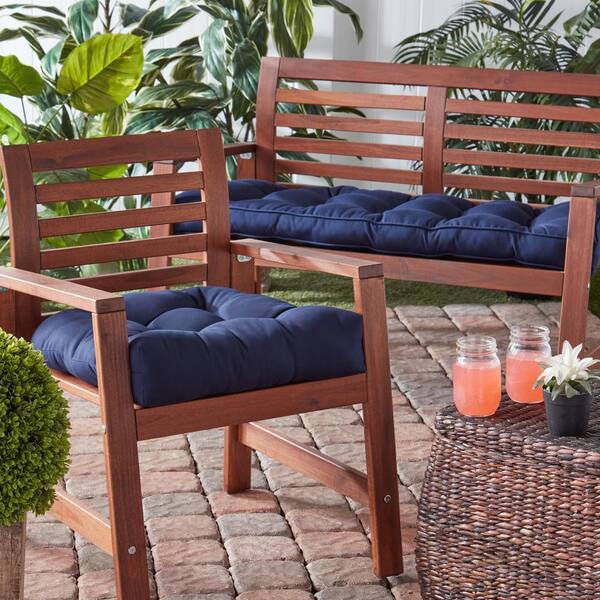 https://images.thdstatic.com/productImages/df3167db-c8ab-4926-8514-130038679130/svn/greendale-home-fashions-outdoor-bench-cushions-sc5812-navy-31_600.jpg