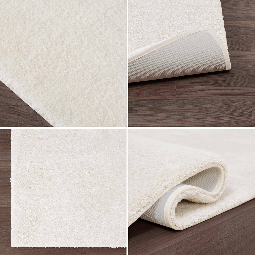 Off-White Tufted Microfiber Quick-Dry Bath Rug