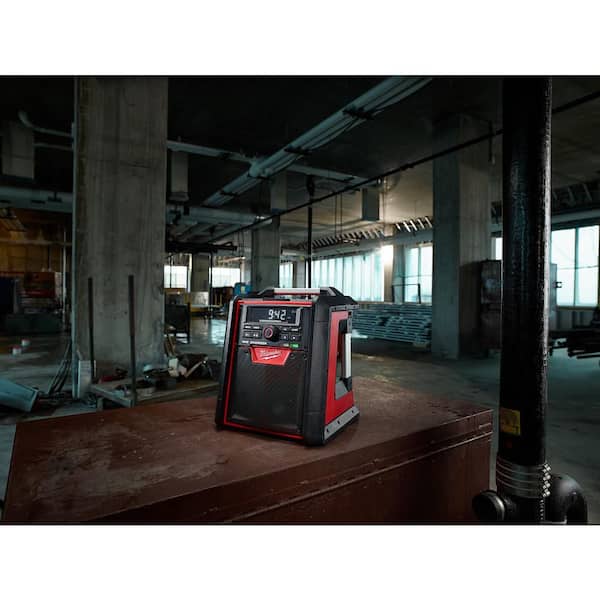 Milwaukee - M18 Lithium-Ion Cordless Jobsite Radio/Charger