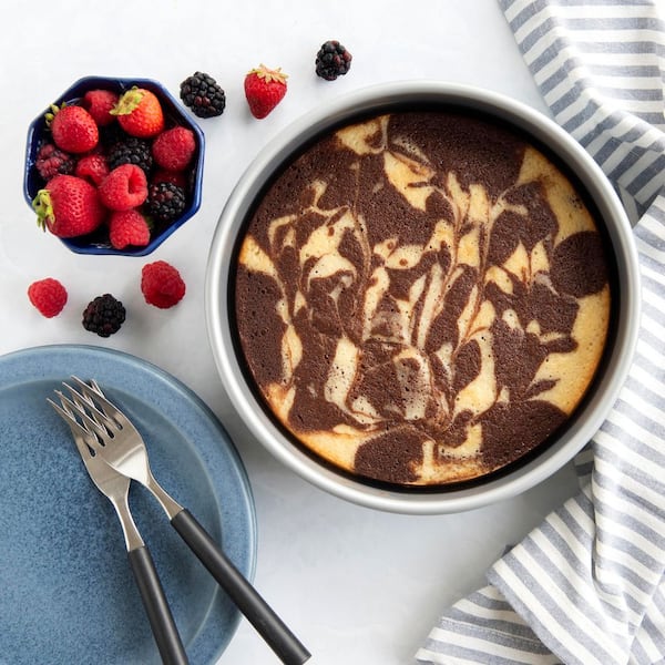 Brilliant 9 in. Round Pan