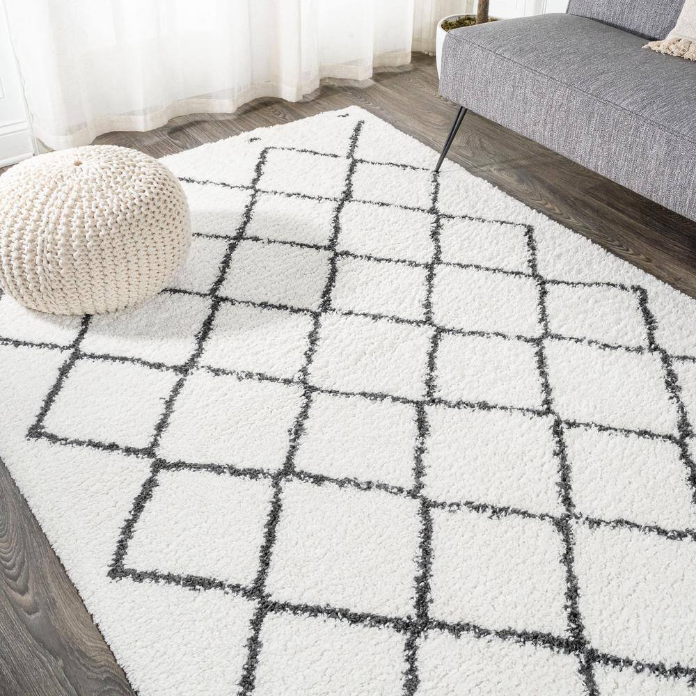 4' x 6' Black Diamond Shag Synthetic Area Rug